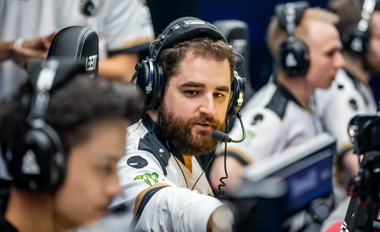 英雄联盟S15全球总决赛主题曲邓紫棋献唱奖杯回归